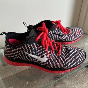 Nike Women’s Free 5.0 TR Fit 4 Size 8.5 in Black / Pink 629832-005